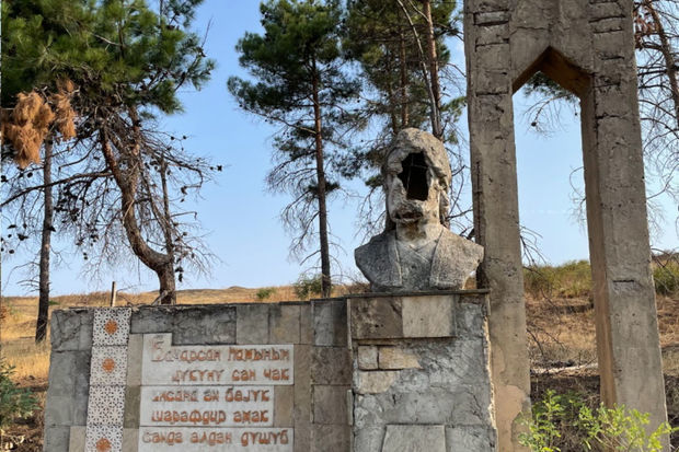 Реза Дегати поделился публикацией об армянском вандализме - ФОТО