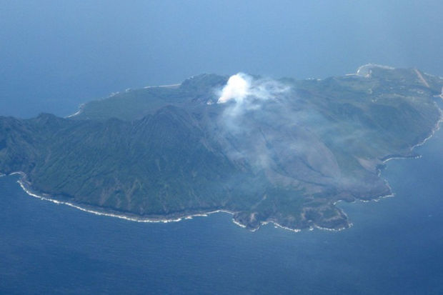 В Японии произошло извержение вулкана - ВИДЕО