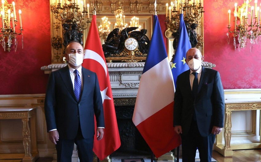 Türkiyə və Fransa XİN başçıları arasında telefon danışığı olub