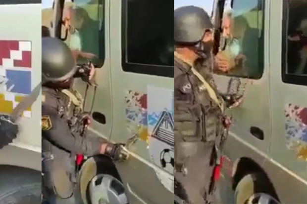 Azərbaycan polisi qondarma “bayrağ”ı maşınların üzərindən süngü ilə qazıdı - VİDEO