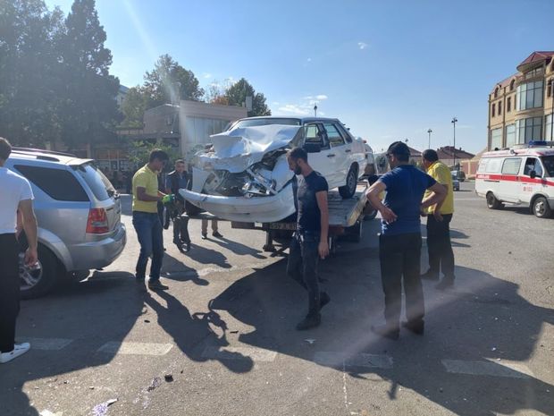 Gəncədə avtomobillər toqquşdu: Ölən və yaralananlar var - FOTO