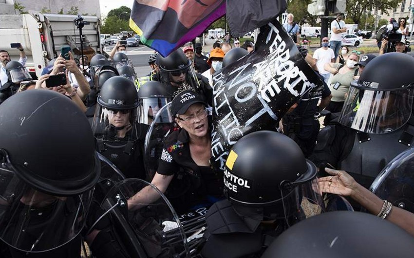 ABŞ-da polis aksiya iştirakçılarını saxlayıb