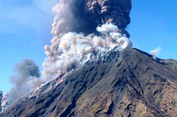 Kanar adalarında vulkan püskürməsi: Əhali təxliyə olunub - VİDEO
