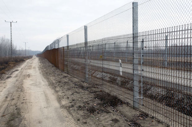 Новый лагерь для беженцев в Греции сравнили с тюрьмой