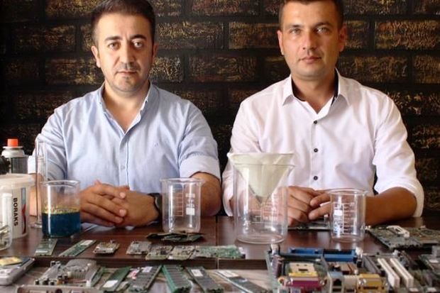 Türkiyəli ikili hər gün evdə bir qram qızıl əldə edir - FOTO