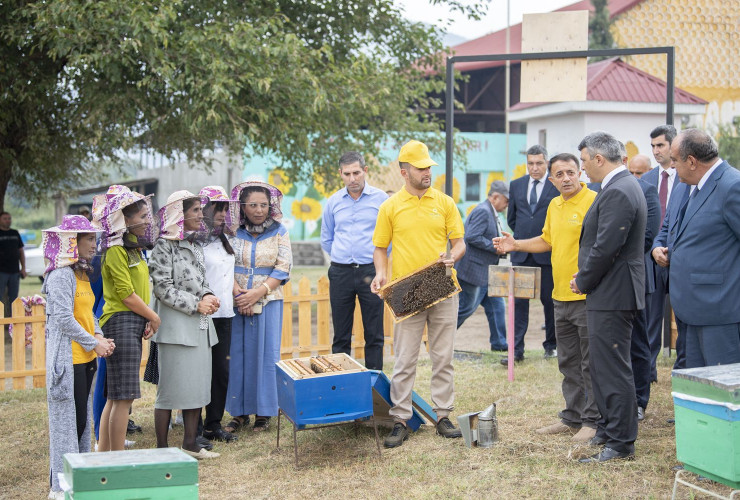 “Şəhərdən Kəndə” aqroekoturizm layihəsi çərçivəsində daha bir təsərrüfata dəstək göstərilib