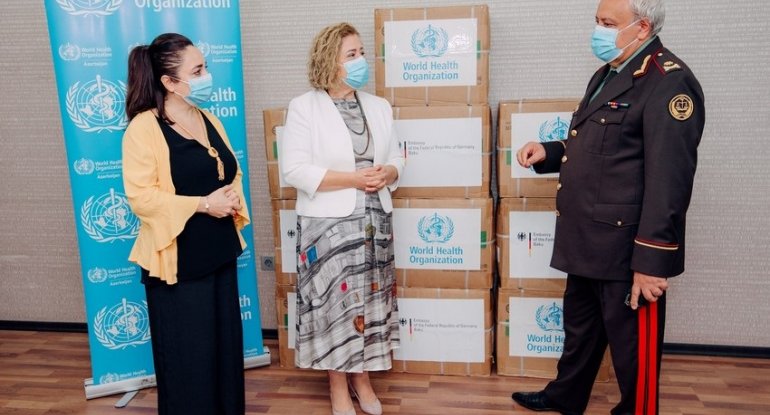 ÜST Ədliyyə Nazirliyinin Tibb Baş İdarəsinə 300 min tibbi maska verib