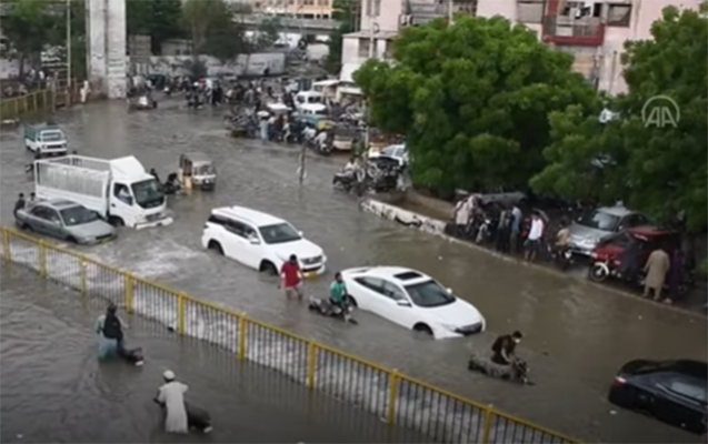 Pakistanda şiddətli yağışlar həyatı iflic etdi - Video