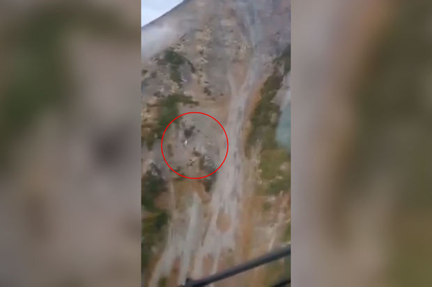 Rusiyada göyərtəsində beş nəfərin olduğu vertolyotun qalıqları tapılıb - VİDEO