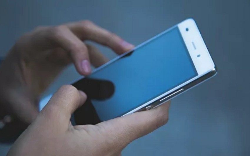 Fransada 5 nazirin telefon danışıqlarının dinlənildiyi aşkarlanıb