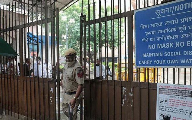 Hindistanda kriminal avtoritet məhkəmə zalında öldürüldü