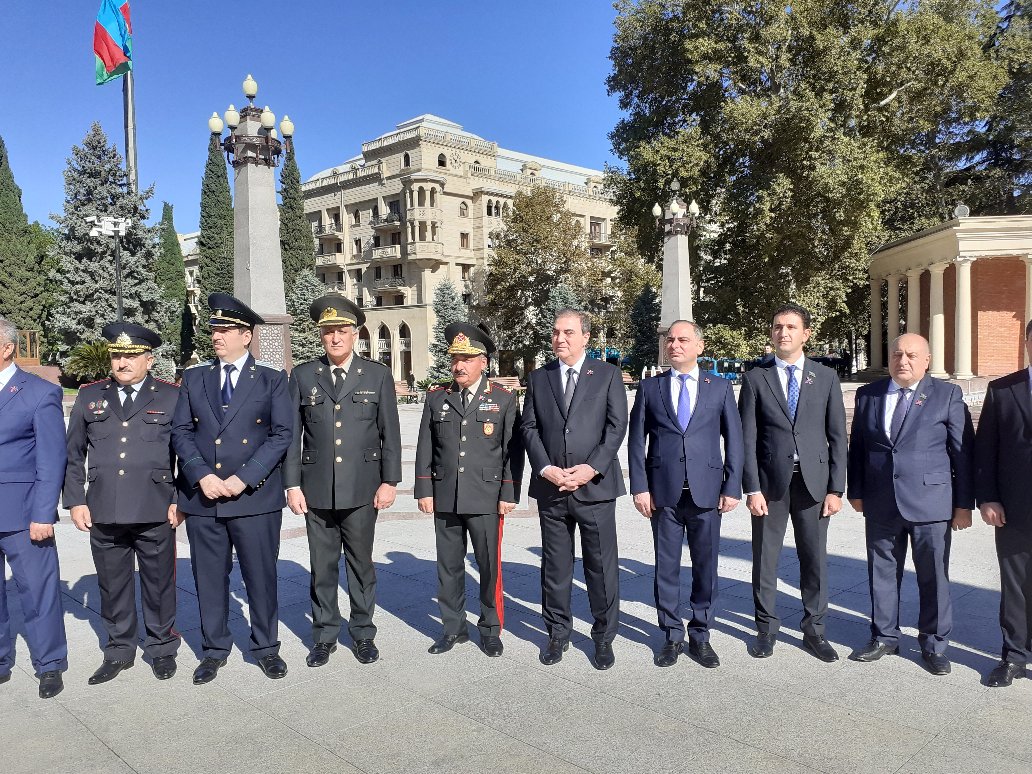 General Ənvər Əfəndiyev Gəncədə Vətən müharibəsinin il dönümü ilə bağlı keçirilən anım tədbirlərinə qatılıb - FOTO