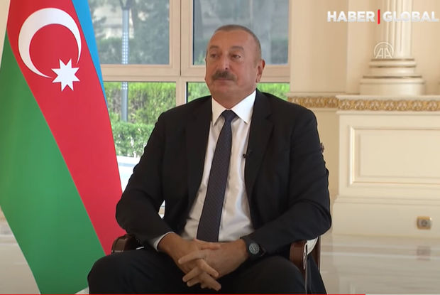 Müsahibə zamanı İlham Əliyevin gözləri doldu - VİDEO