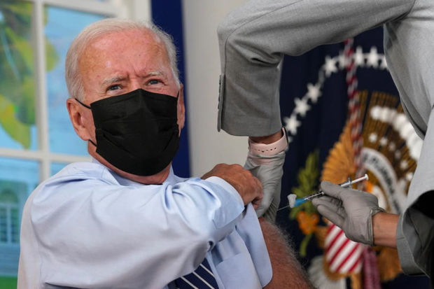 Co Bayden üçüncü dəfə peyvənd olundu - VİDEO