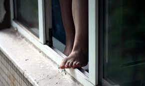 Gəncə sakini hündür mərtəbəli binadan yıxılıb (ÖZƏL)