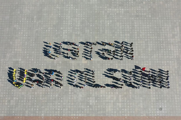 Gəncədə Anım Günü ilə bağlı fləşmob keçirilib – FOTO/VİDEO