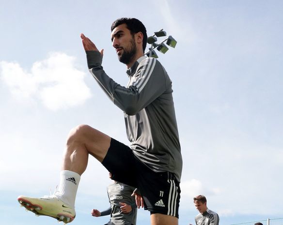 Махир Эмрели против ангийского клуба - ФОТО