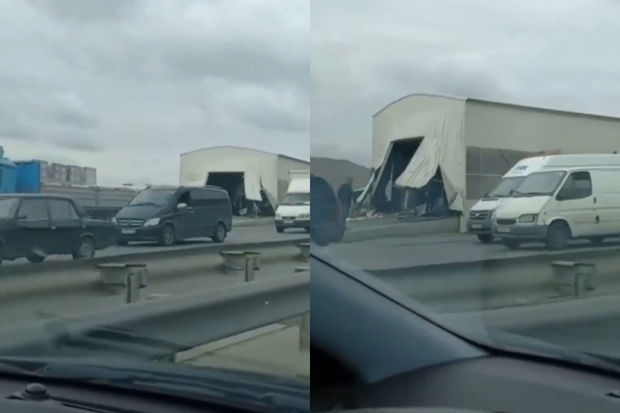 Bakıda ağır qəza: Yük maşını yol kənarındakı obyektə girdi - VİDEO