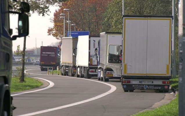 Bolqarıstanda təsadüfən miqrantlarla dolu yük maşını saxlanıldı