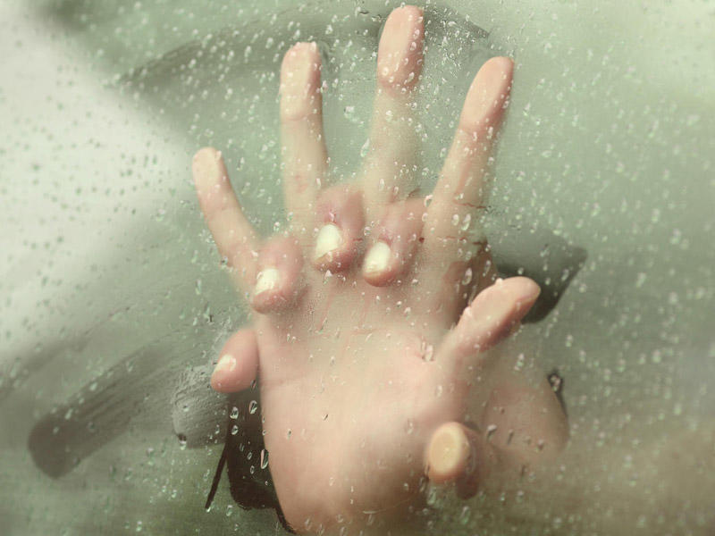 Avtomobildə sevgilisi ilə cinsi əlaqədə olduğu anları ərinə izlətdi - Vəhşicəsinə döyüldü - VİDEO - FOTO