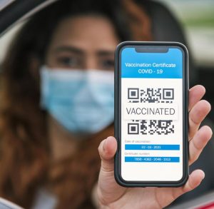 С сегодняшнего дня у направляющихся в регионы страны граждан будут требовать ковид-паспорта