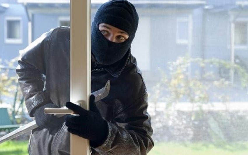 Ağstafada evdən 30 min manatlıq qızıl oğurlanıb