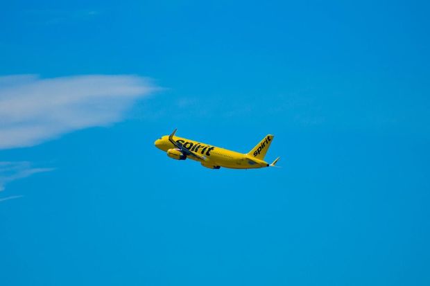 В США при взлете загорелся самолет с сотней пассажиров - ВИДЕО