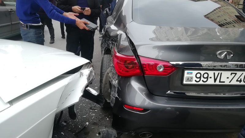 Bakıda “VAZ-2107”lə avtoşluq etdi: 40 minlik maşına dəydi