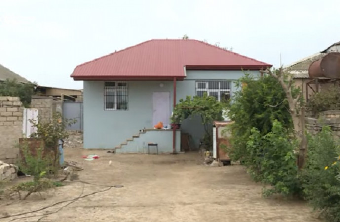 Bakıda DƏHŞƏTLİ HADİSƏ- qadın qızı ilə birləşib GÖRÜN NƏ ETDİ-VİDEO