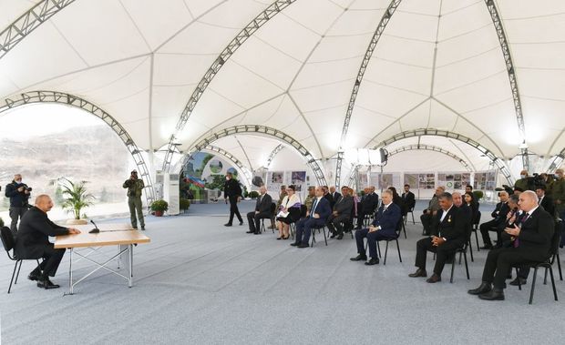 Президент: Нам угрожали потерей земель в случае начала войны