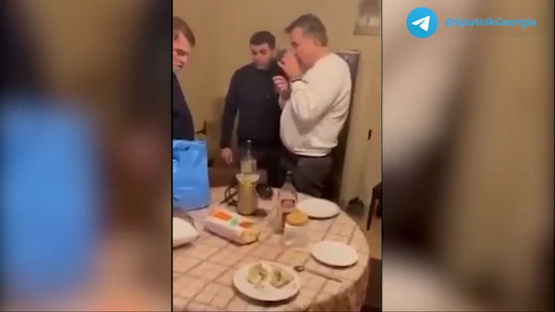 Saakaşvilinin saxlanılması görüntüləri yayıldı - VİDEO