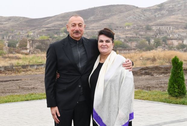 “Dəmir yumruğ”u öpmək istəyən xanəndə DANIŞDI