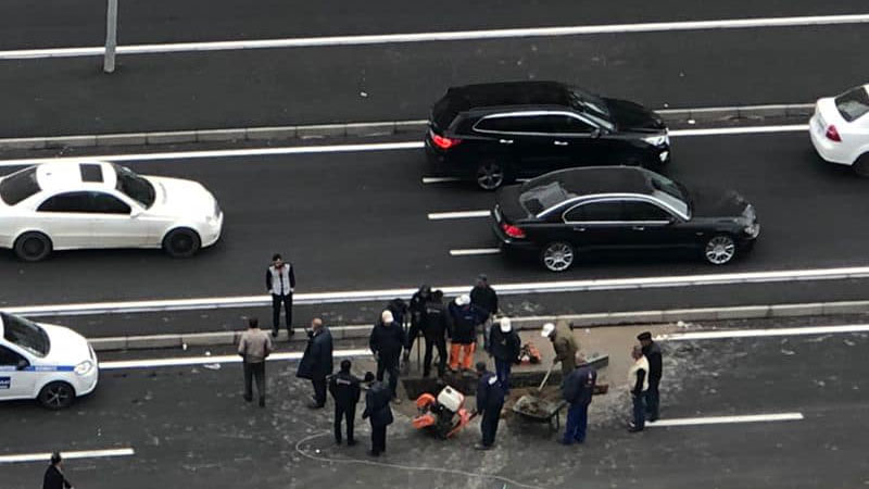 Bakıda iki gün əvvəl asfaltnan yolu yenidən qazdılar - Kim büdcəyə qənim kəsilib? (FOTOFAKT)