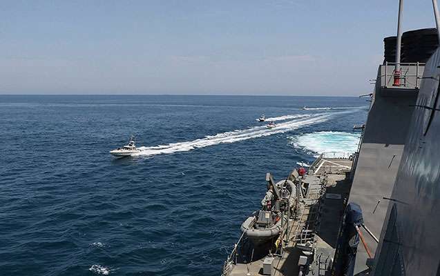 İran Fars körfəzində ABŞ gəmisini ələ keçirib - Video