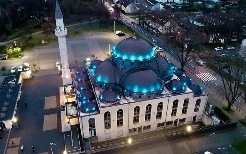 Almaniyada yüksək səslə azan oxunmasına icazə verilib