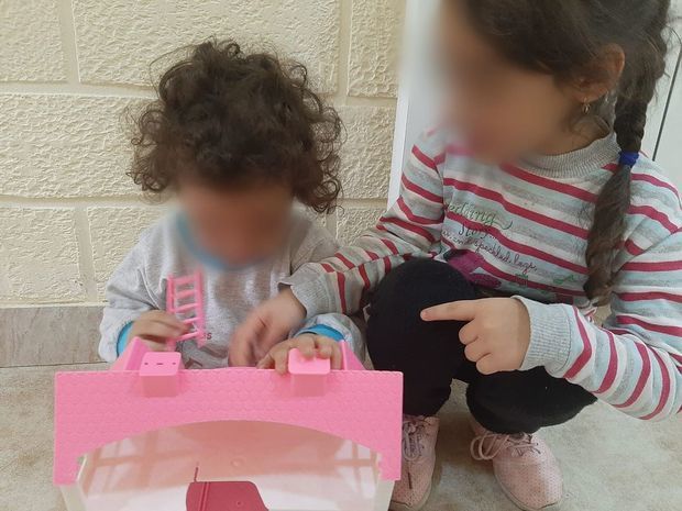 Одна из сестер, попавших в приют в Баку: Я очень обижена на отца