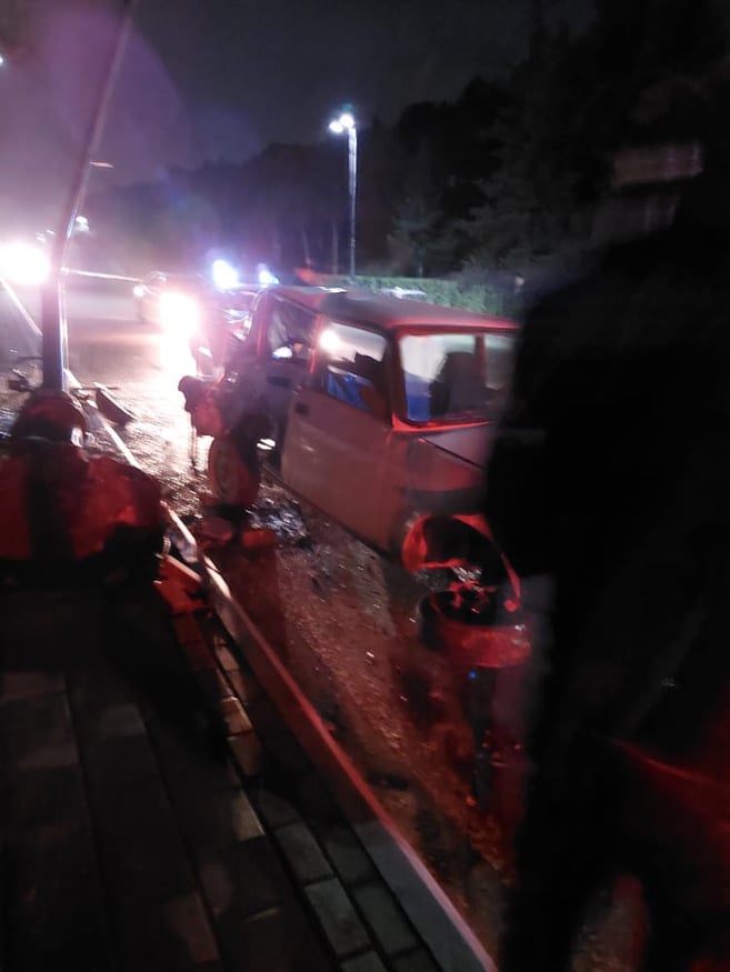 Tovuzda idarə etmədən çıxan avtomobil işıq dirəyinə çırpıldı - FOTO