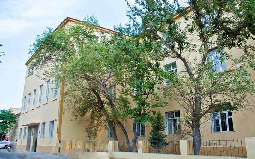 Bakıda qəzalı vəziyyətə düşən məktəb bağlanıb- Fotolar