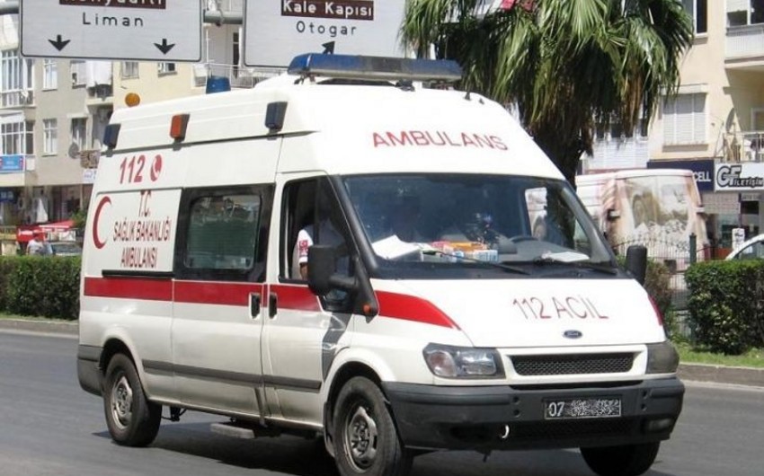 Türkiyədə yol qəzasında onlarla insan xəsarət alıb