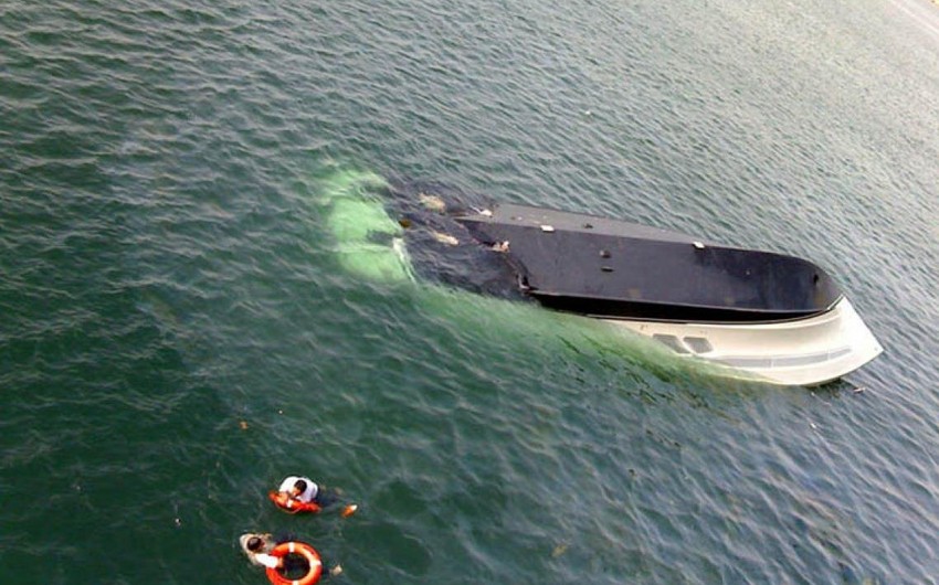 Banqladeşdə gəmi və qayıq toqquşub, ölən və itkin düşənlər var