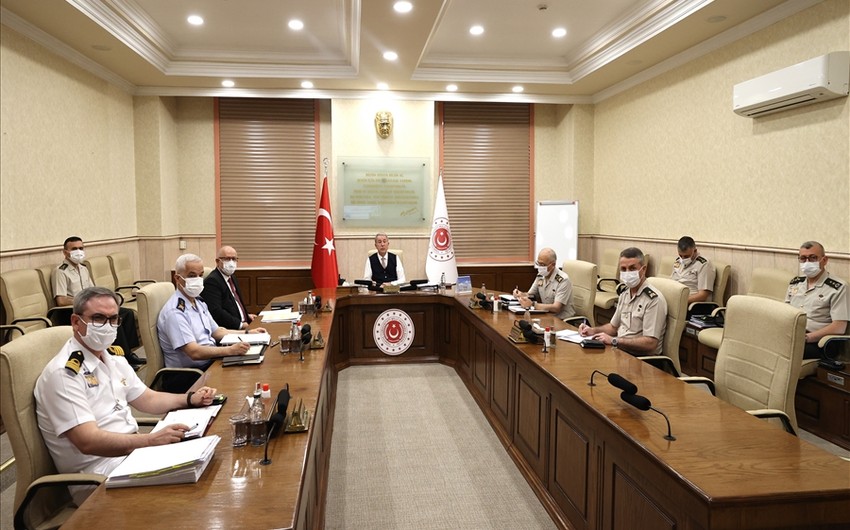 Hulusi Akar yüksək rütbəli zabitlərlə videokonfrans keçirib