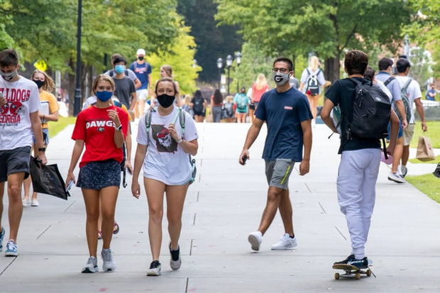 Texasda işçiləri və müştəriləri vaksinə məcbur etmək qadağan olundu - FOTO