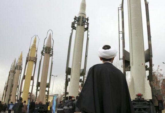 İran qazdığı quyuya özü düşdü