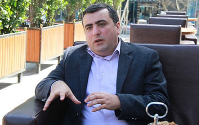 Elnur Əşrəfoğlunun vəziyyəti stabil ağırdır