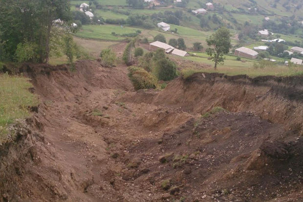 Qubada torpaq sürüşməsi baş verib, 10 ailə evlərindən köçürülüb – VİDEO