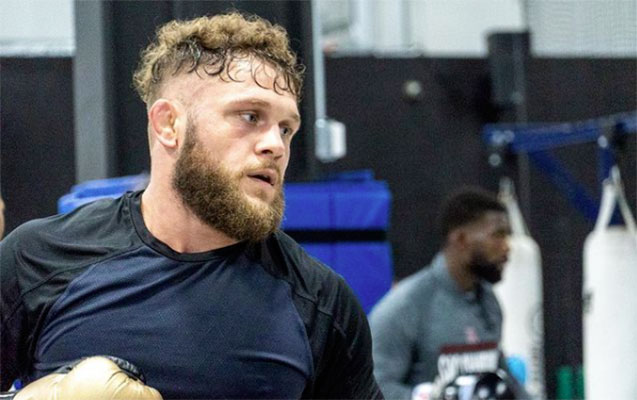 Azərbaycanlı UFC döyüşçüsü Qırğızıstan bayrağından imtina etdi - Video