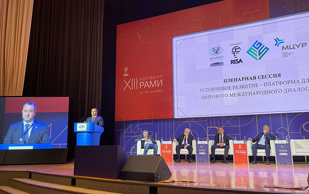 Adil Əliyev Moskvada XIII Konventdə çıxış etdi - Fotolar