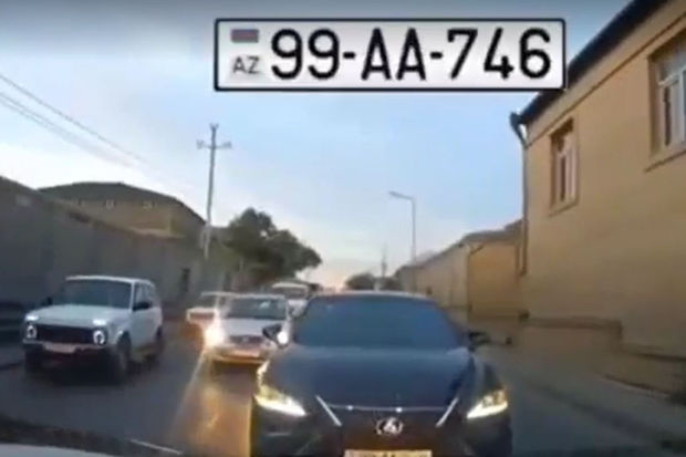 “AA” seriyalı avtomobil qaydalara məhəl qoymadı - VİDEO