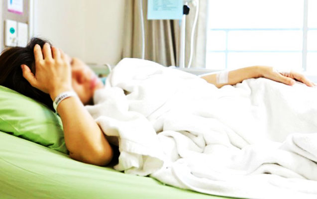 Anasını qaynar su ilə yandıran yeniyetmə niyə sərbəst buraxılıb?