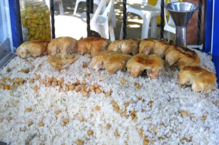 Məktəbdə pulsuz yemək yeyən şagirdlər ZƏHƏRLƏNDİLƏR